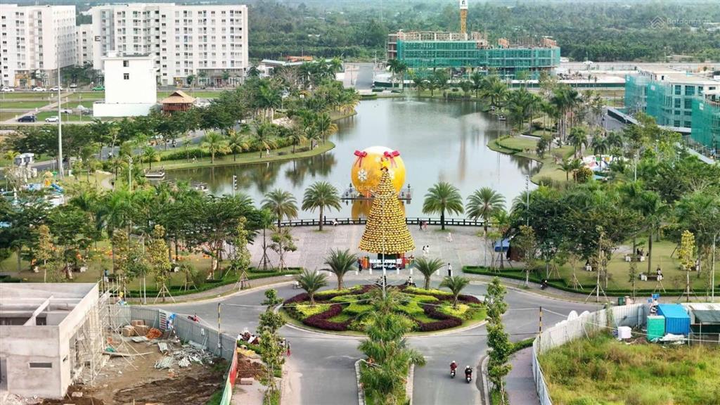 Căn góc vip nhất, kết nối đường n1 đầu hồ cảnh quan với đường chính dẫn vào khu nhà ở nam long