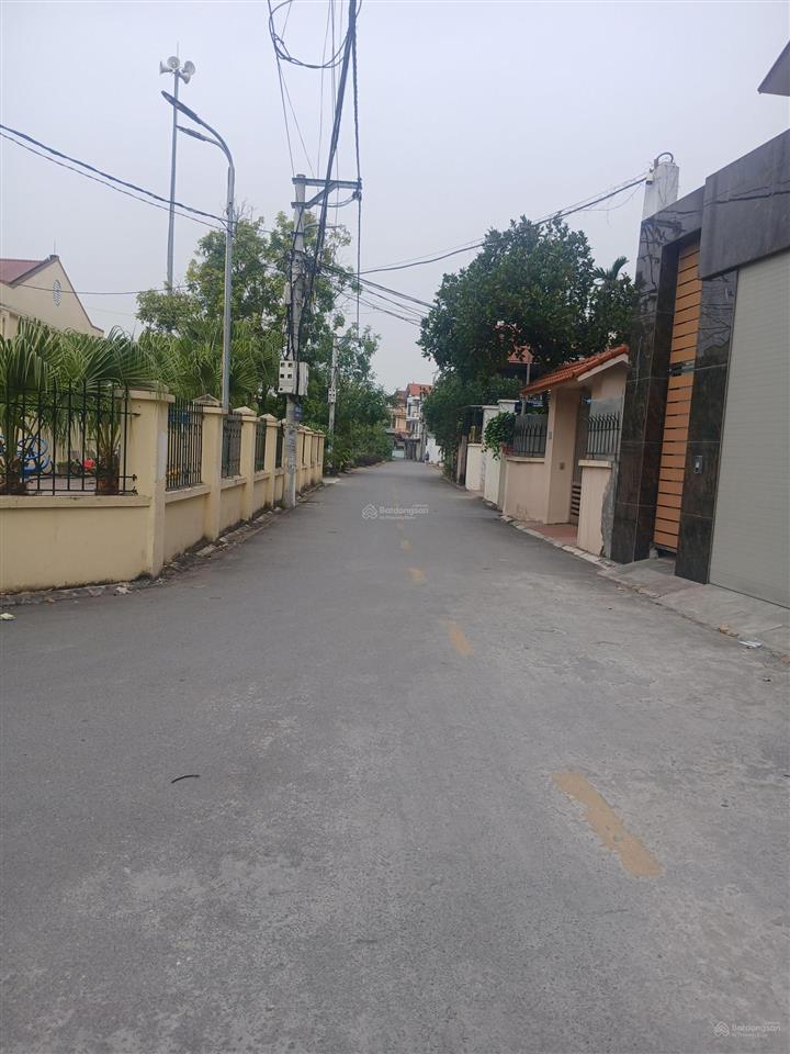 Hiếm, đất đẹp ngõ thông, dân cư đông, an ninh tốt, nhiều tiện ích, thích hợp xây ở và mua đầu tư