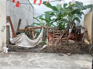 Hiếm, đất đẹp ngõ thông, dân cư đông, an ninh tốt, nhiều tiện ích, thích hợp xây ở và mua đầu tư