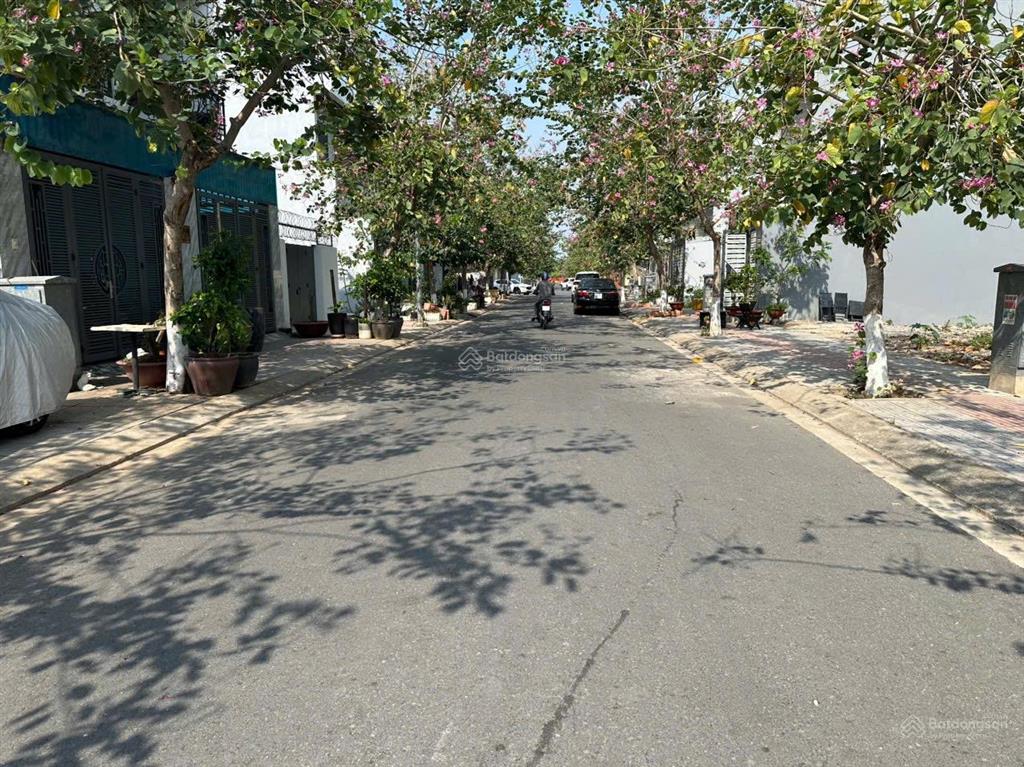 Bán lô đất (dt 79.8m2) sổ riêng thổ cư 100% trục đường f6 thuộc tđc bửu long 3. giá 3,6 tỷ