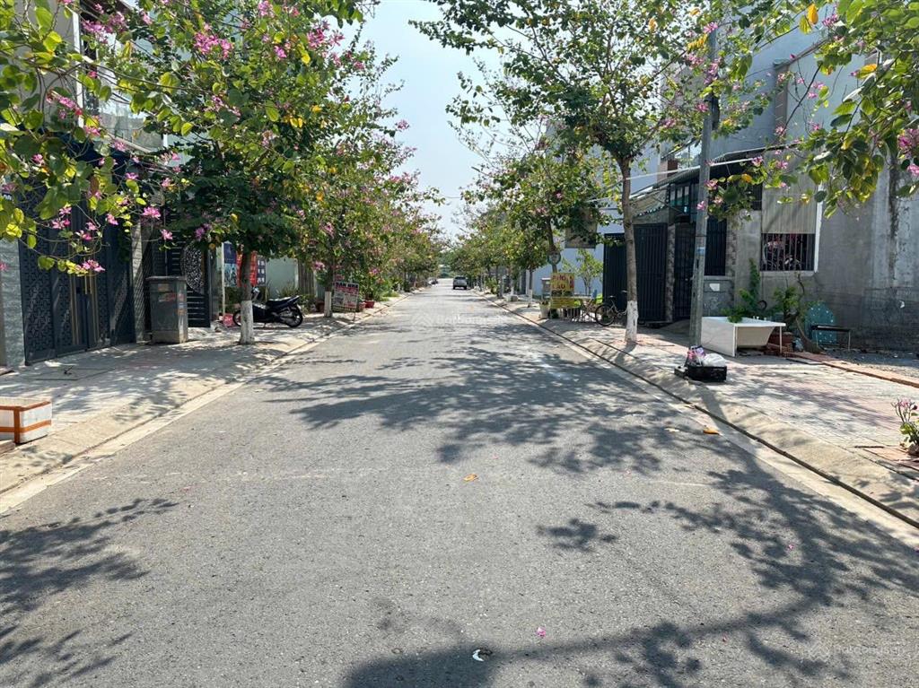 Bán lô đất (dt 79.8m2) sổ riêng thổ cư 100% trục đường f6 thuộc tđc bửu long 3. giá 3,6 tỷ