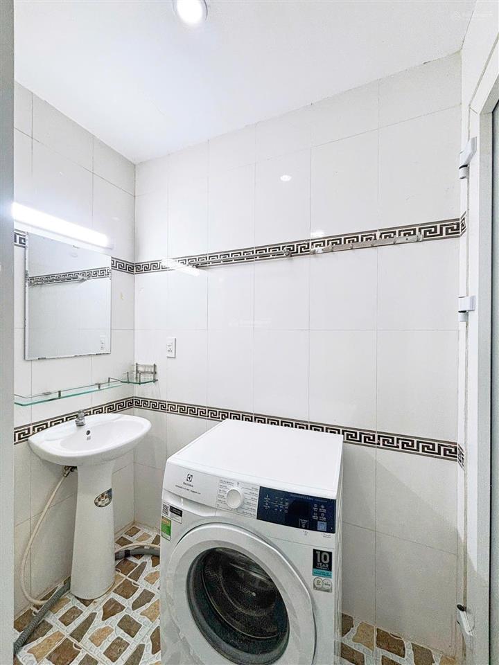 Căn hộ cao cấp có ban công 35m2, nội thất đầy đủ, thoáng mát, rộng rãi lê văn sỹ