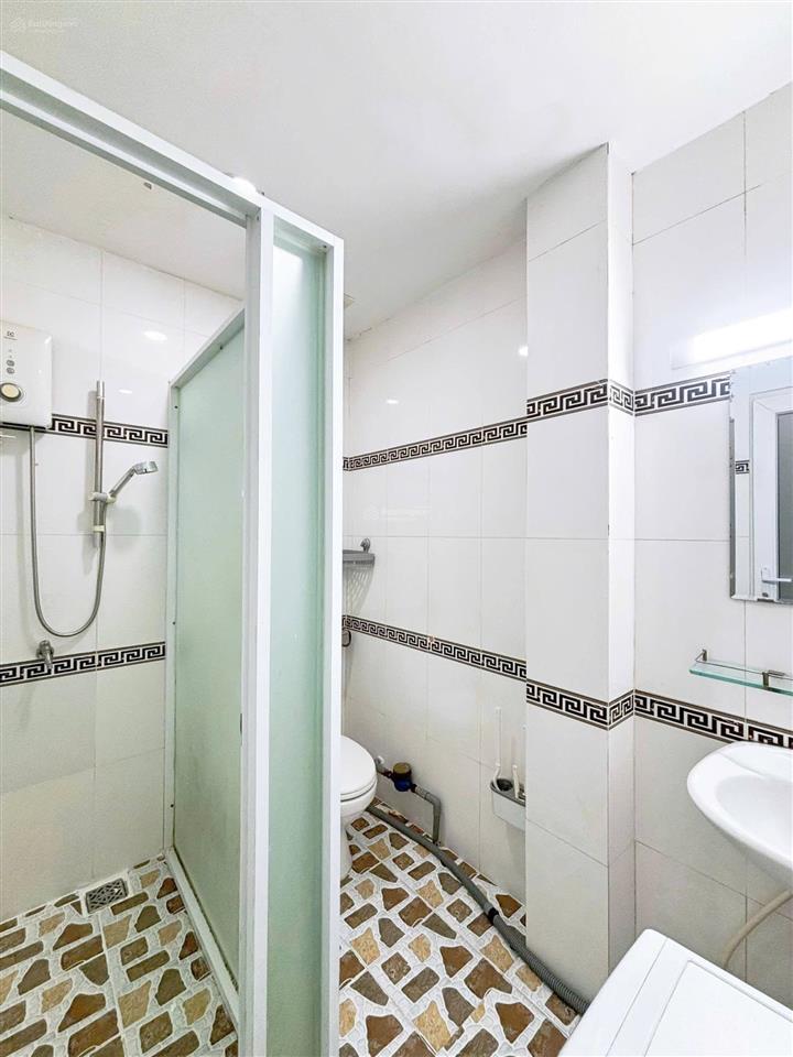 Căn hộ cao cấp có ban công 35m2, nội thất đầy đủ, thoáng mát, rộng rãi lê văn sỹ