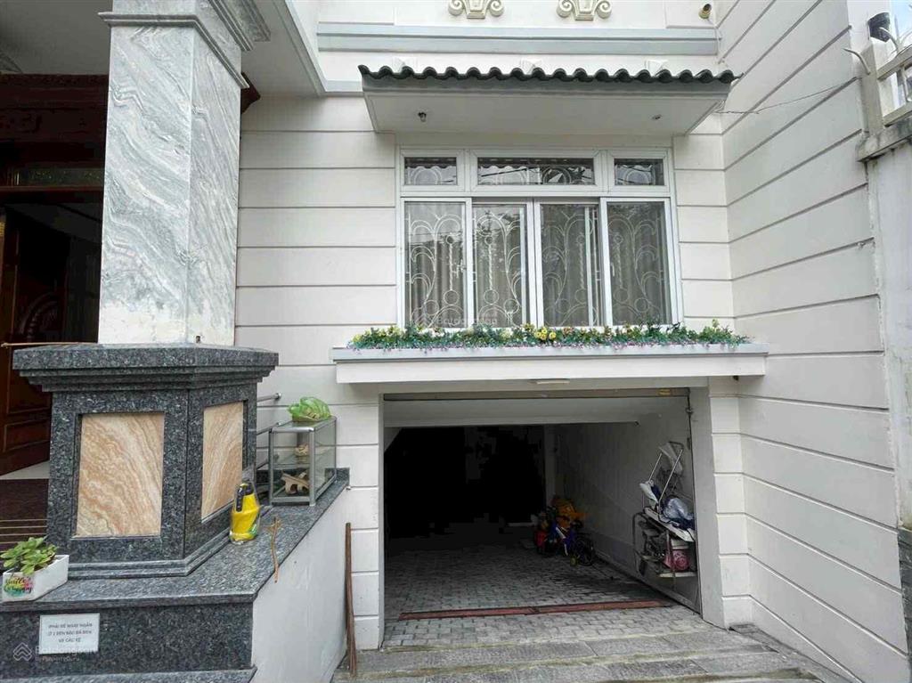 Bán biệt thự khu tên lửa, mt đường số 34 nhỏ, dt10 x 20m, 3.5 tấm + hầm, giá 34 tỷ.