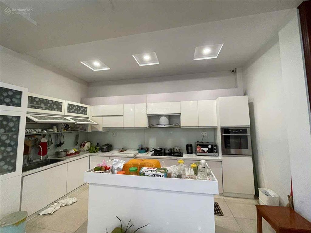 Bán biệt thự khu tên lửa, mt đường số 34 nhỏ, dt10 x 20m, 3.5 tấm + hầm, giá 34 tỷ.
