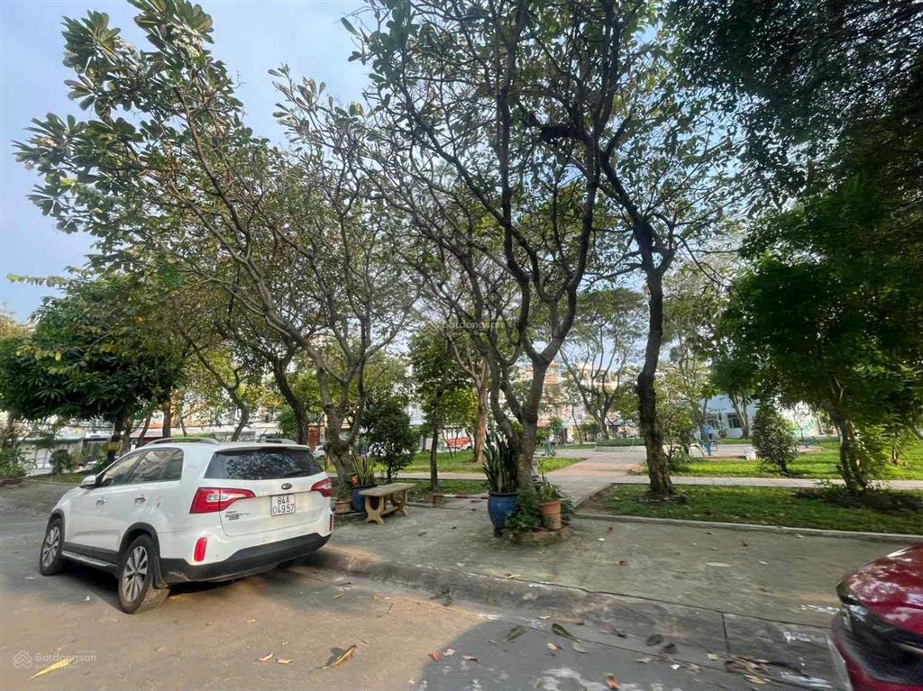 Bán biệt thự khu tên lửa, mt đường số 34 nhỏ, dt10 x 20m, 3.5 tấm + hầm, giá 34 tỷ.