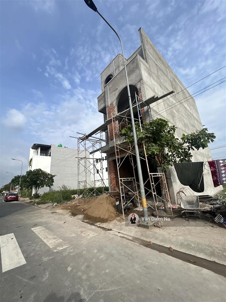 Bán gấp 1 nền duy nhất tại the sol city, 2,3 tỷ, 90m2, shr, cổng trường mần non, rẻ nhất khu này