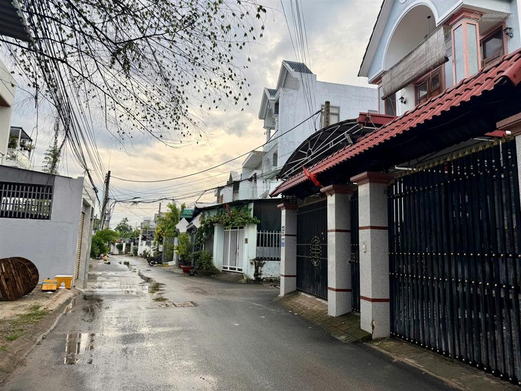 Ngân hàng bán gấp nhà góc 2mt, ngang 8,8m, thỏa thuận chính chủ, phú hòa tdm