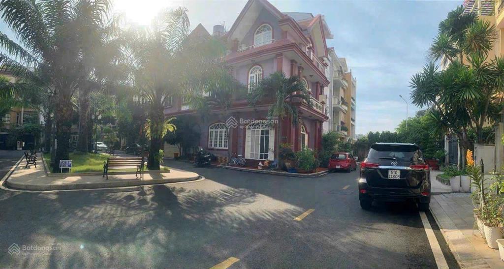 Bán biệt thự 3 tầng 9*18m hiếm hoi còn sót lại hẻm xe hơi nguyễn trọng tuyển phú nhuận chỉ 49 tỷ