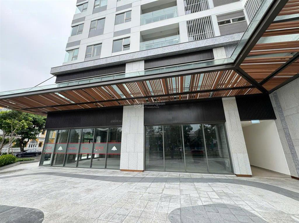 Shophouse hiếm góc 2 mặt tiền  đối diện khách sạn 5 sao park hyatt cho thuê mõi tháng 7.000$.