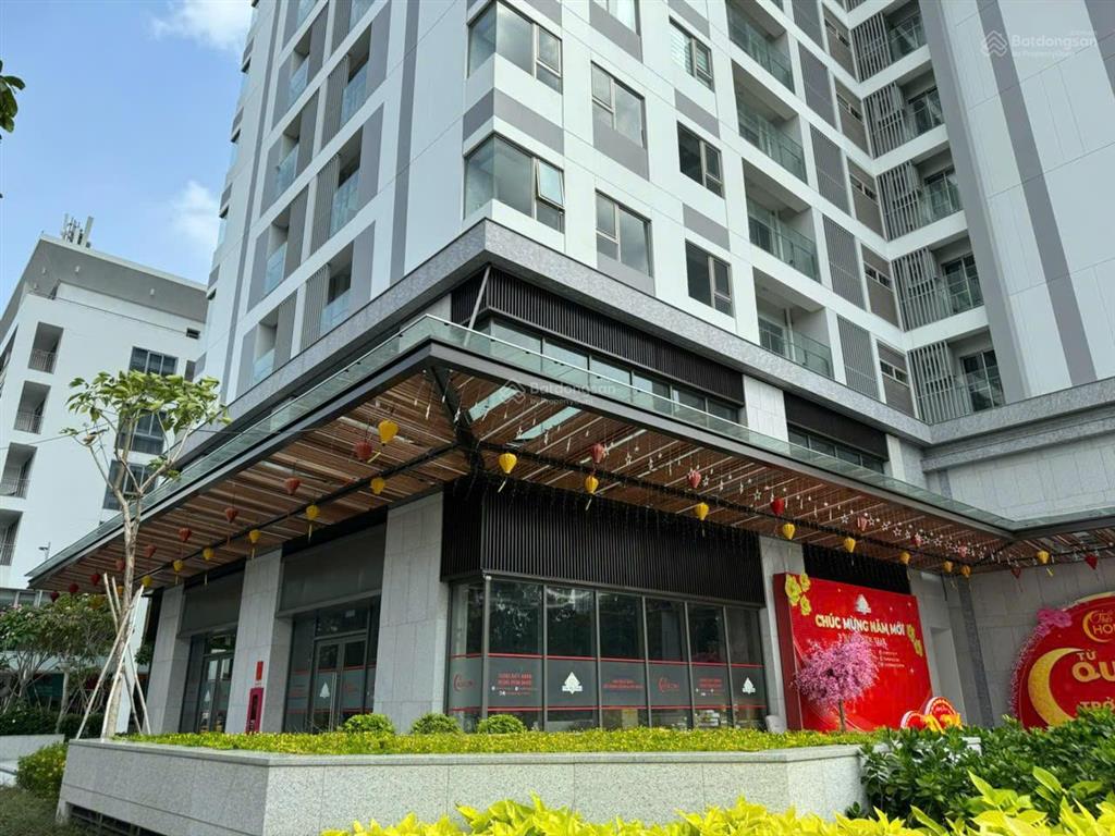 Shophouse hiếm góc 2 mặt tiền  đối diện khách sạn 5 sao park hyatt cho thuê mõi tháng 7.000$.