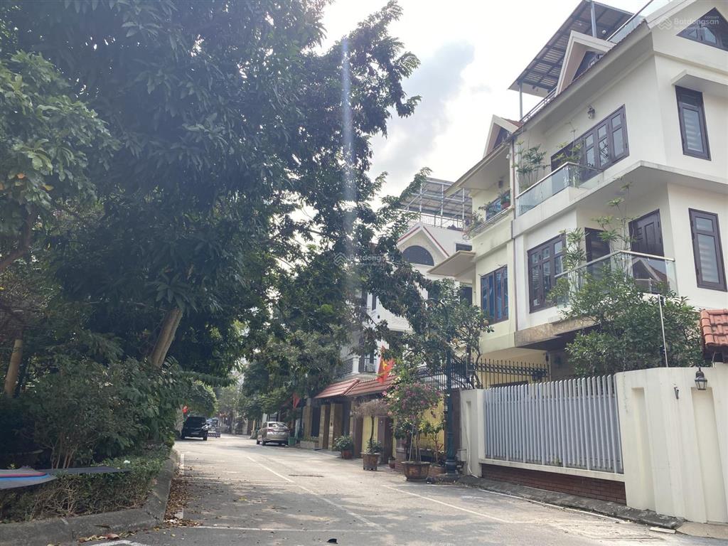 Chủ nhà cần bán gấp bt vườn đào  220m2  86 tỷ. nhà đẹp  chủ sang  giá cả nhẹ nhàng