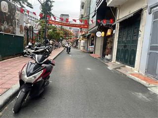 Cho thuê nhà phố đào tấn. dt 70m2. thiết kế 2 ngủ 1 khách 2 vs. ngõ thông. nhà mới. dân trí cao