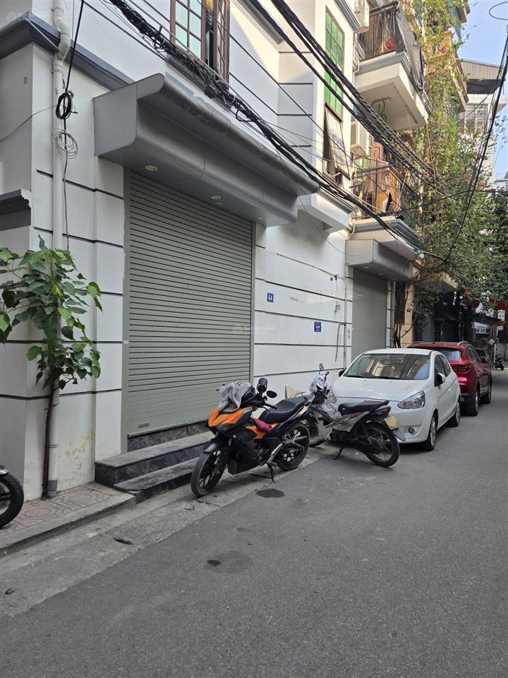 Cho thuê nhà mặt phố linh lang. dt100m2x5t. mỗi tầng 2p. ô tô tránh, vỉa hè 3m. kinh doanh đỉnh