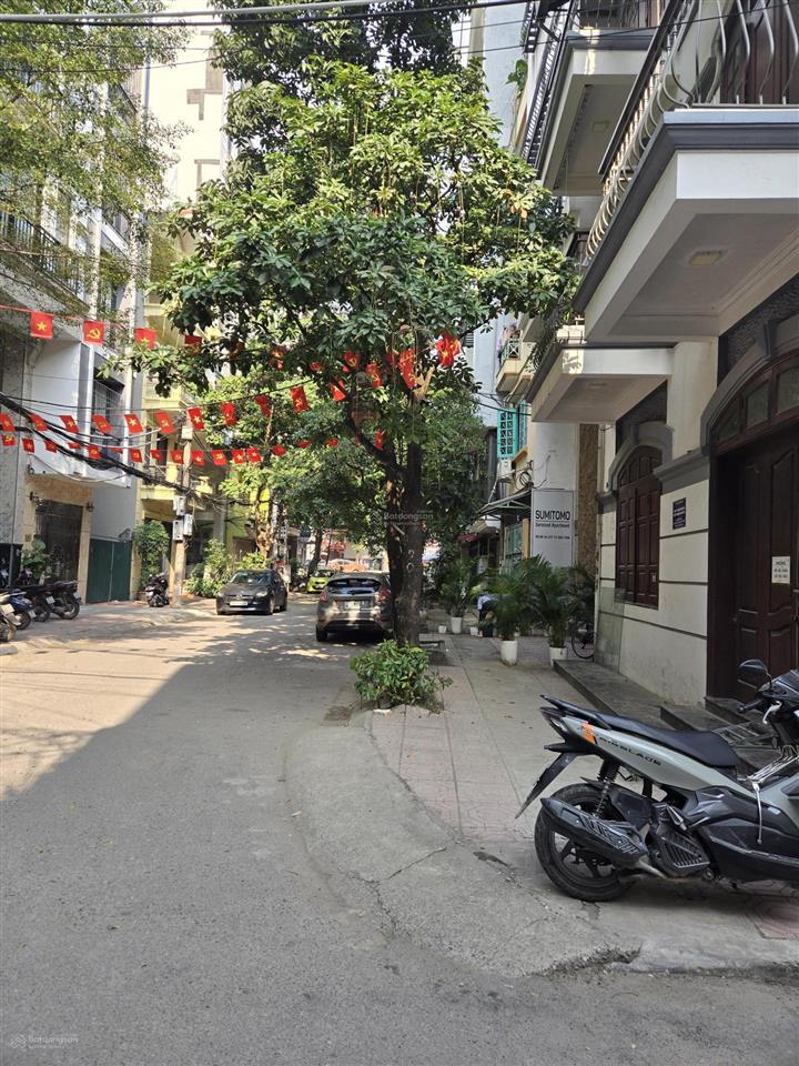 Cho thuê nhà mặt phố linh lang. dt100m2x5t. mỗi tầng 2p. ô tô tránh, vỉa hè 3m. kinh doanh đỉnh