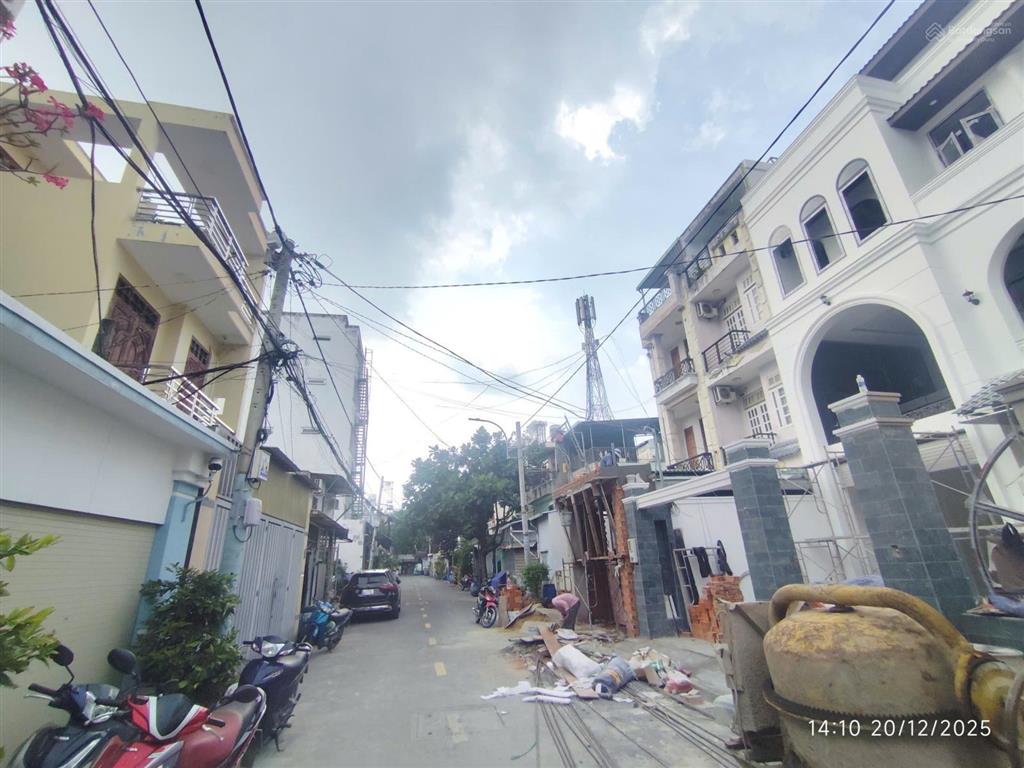 Bán dãy trọ 6x20 đường tô ký, gần công viên phần mềm quang trung, đại học giao thông vận tải.