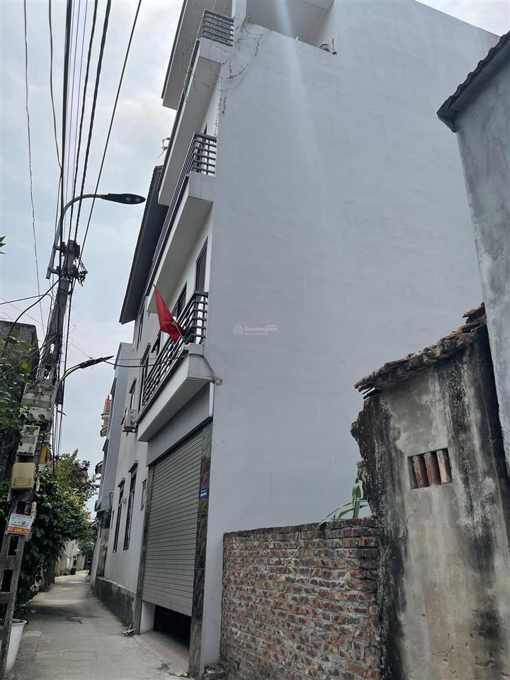 Mình chính chủ cần bán nhà dân xây kiên cố 4 tầng, mặt ngõ thông, cách trục đường rộng 8m đúng 5m