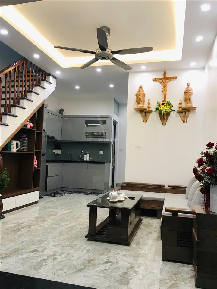 Mình chính chủ cần bán nhà dân xây kiên cố 4 tầng, mặt ngõ thông, cách trục đường rộng 8m đúng 5m