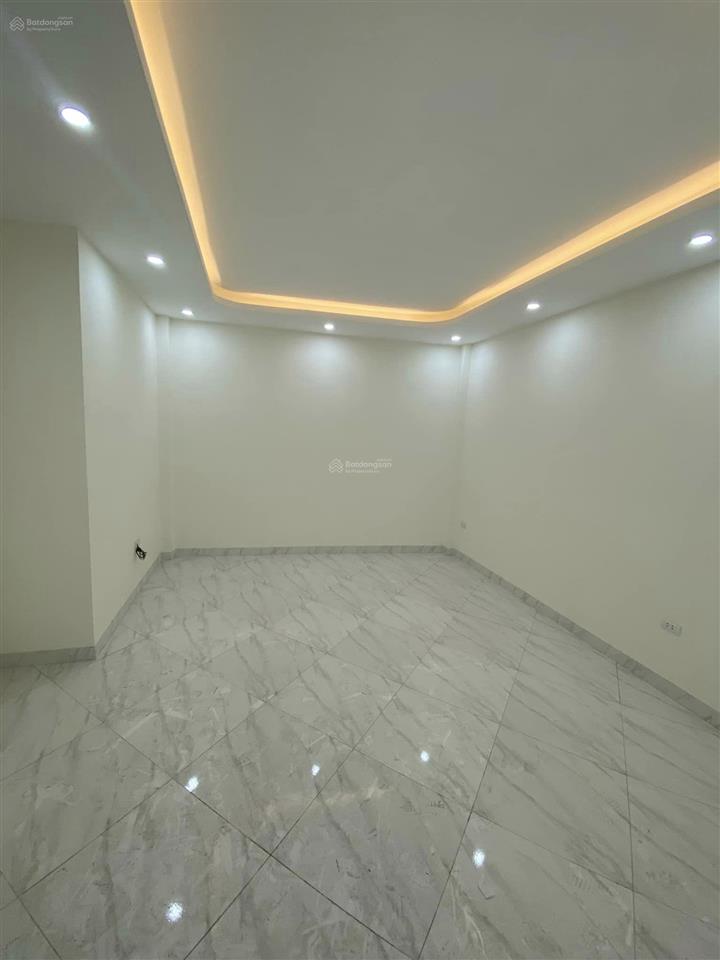 Hàng mới cứng nhà 5 tầng kim chung hoài đức giá 4,99 tỷ tl ngõ nông 20m ra đường ô tô tránh và đỗ