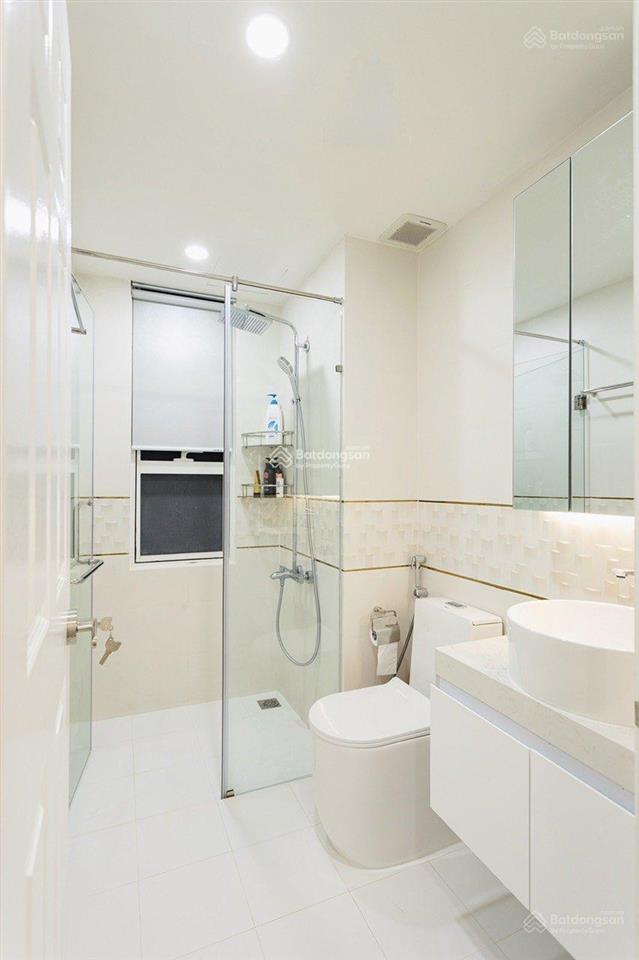 Chủ nhà cho thuê cc thuận việt q.11. dt 70m2 2p 2wc. giá 11tr.  0706 947 ***