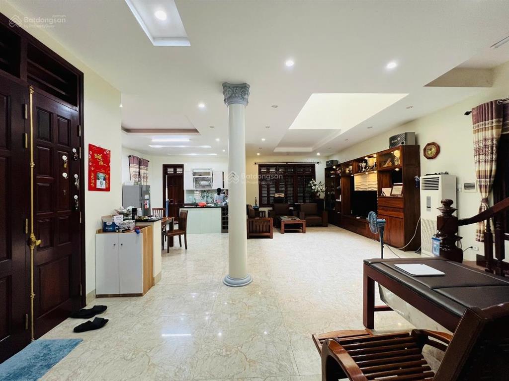 Bán gấp nhà 3 tầng, diện tích 260m2 tại vân côn hoài đức chỉ nhỉnh 17 tỷ