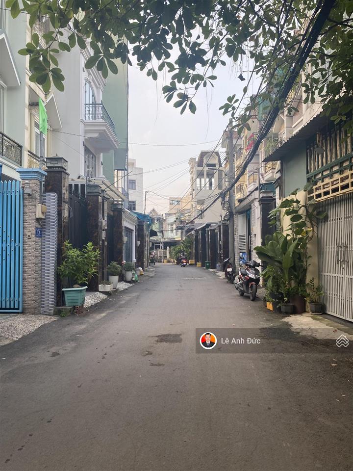 Bán nhà đẹp 4 tầng  sát mặt tiền đường  gần chợ  có sân đậu xe hơi thích hợp ở hoặc cho thuê vp