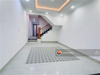 Bán nhà đẹp 4 tầng  sát mặt tiền đường  gần chợ  có sân đậu xe hơi thích hợp ở hoặc cho thuê vp