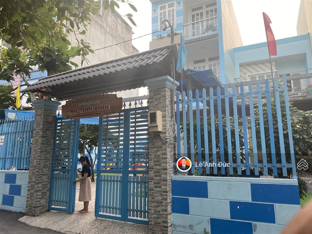 Bán nhà đẹp 4 tầng  sát mặt tiền đường  gần chợ  có sân đậu xe hơi thích hợp ở hoặc cho thuê vp