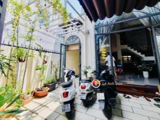 Cần bán gấp nhà kiểu pháp  bình trưng đông quận 2, ngang 7m vuông vắn, sổ hồng 8,9 tỷ