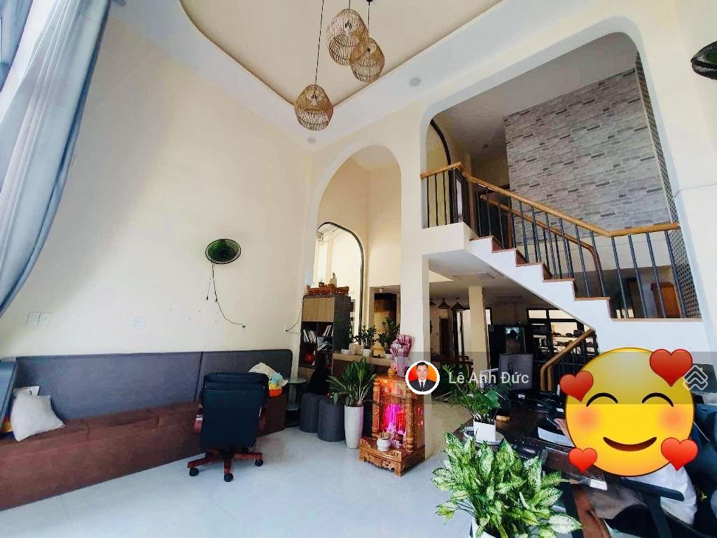 Cần bán gấp nhà kiểu pháp  bình trưng đông, quận 2, ngang 7m vuông vắn, sổ hồng