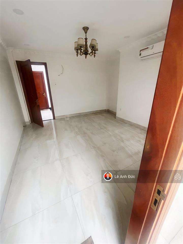 Nhà mặt tiền 1 trệt 3 lầu 5pn quận 2 đường 8m ra nguyễn duy trinh 400m  ở và làm vp giá 9,3 tỷ
