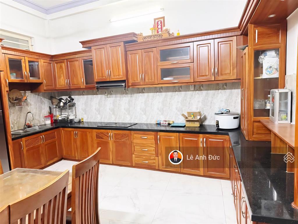 Nhà mặt tiền 1 trệt 3 lầu 5pn quận 2 đường 8m ra nguyễn duy trinh 400m  ở và làm vp giá 9,3 tỷ