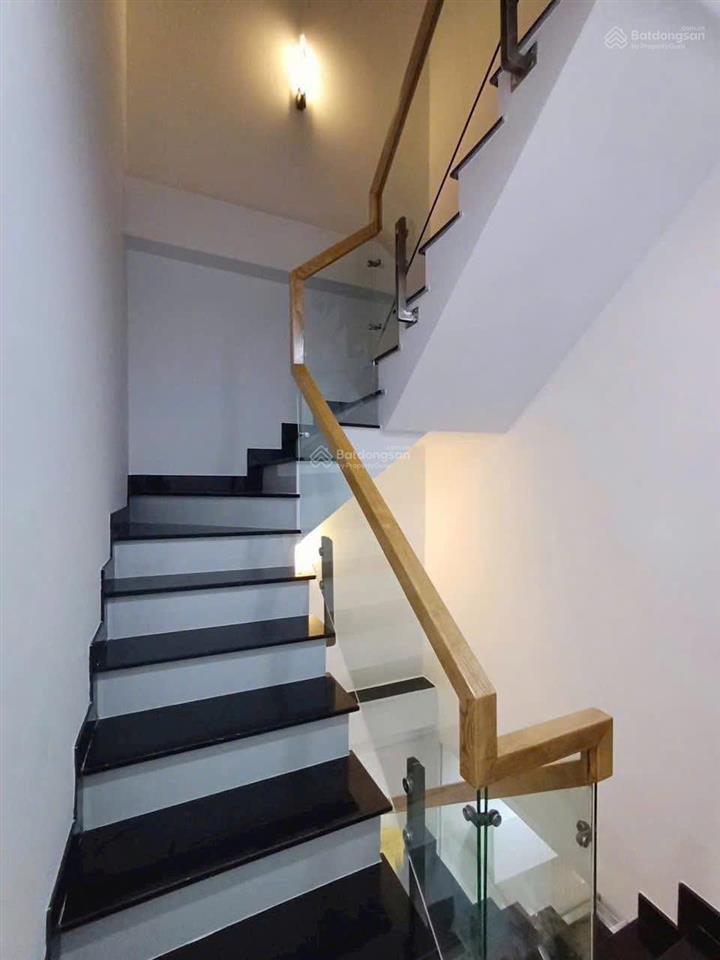 Nhượng ngay nhà đẹp lê văn sỹ quận 3, 56m2, đang có hợp đồng cho thuê 16 tr/tháng, giá tl