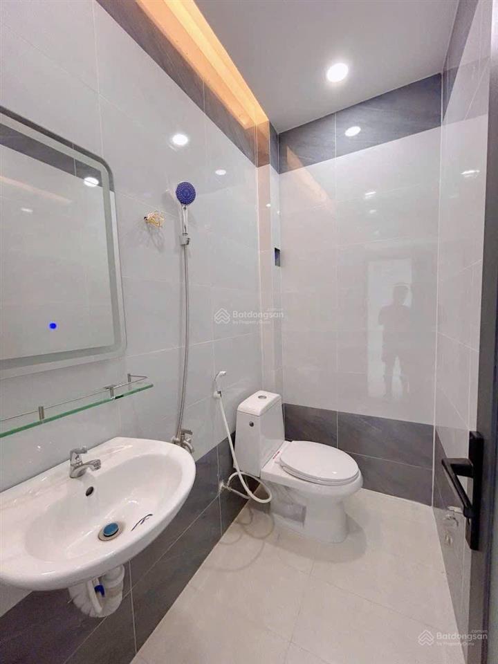 Bán nhà hẻm xe hơi 2 lầu, 50m2  ngay bùi hữu nghĩa, phường 7, quận 5, sổ hồng riêng