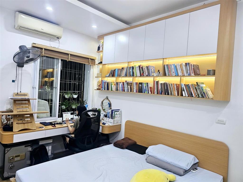 Căn hộ tập thể thanh xuân bắc  tầng 2  bc đông nam  cực đẹp  lối vào cao sáng  74m2