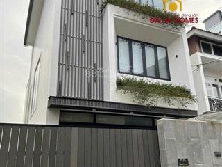 Căn biệt thự thiết kế để ở và kết hợp làm văn phòng. nhà thoáng, nhiều không gian sống, làm việc