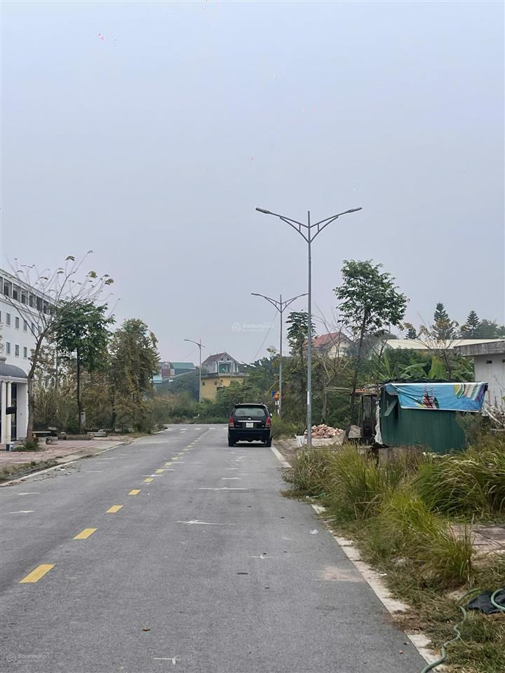 Bán mảnh đất đẹp  tăng bảo  tân quang  200m2 mặt tiền 10m2  cạnh vin3 giá 13.5 tỷ