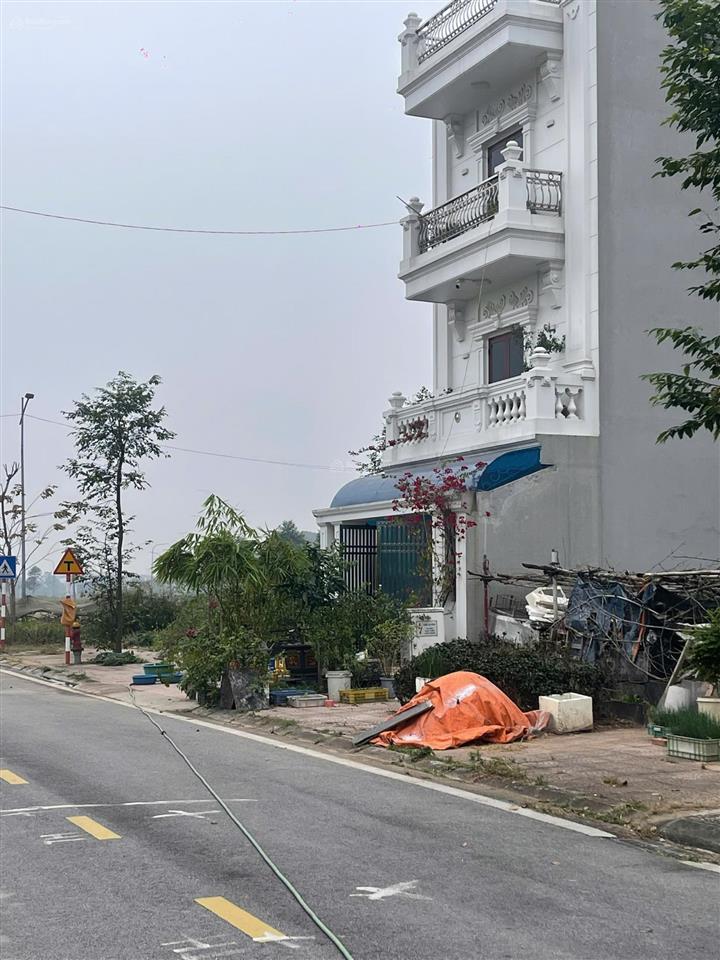 Bán mảnh đất đẹp  tăng bảo  tân quang  200m2 mặt tiền 10m2  cạnh vin3 giá 13.5 tỷ