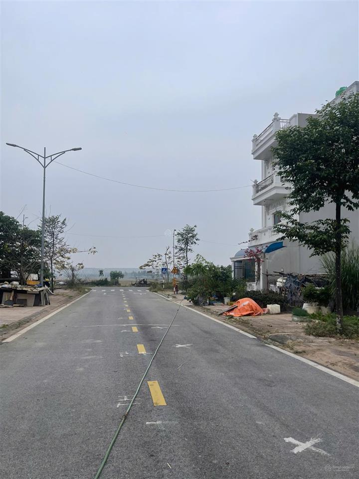 Bán mảnh đất đẹp  tăng bảo  tân quang  200m2 mặt tiền 10m2  cạnh vin3 giá 13.5 tỷ