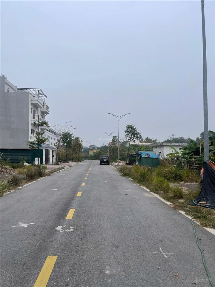 Bán mảnh đất đẹp  tăng bảo  tân quang  200m2 mặt tiền 10m2  cạnh vin3 giá 13.5 tỷ