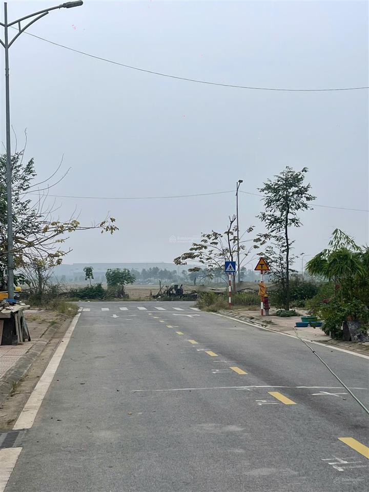 Bán mảnh đất đẹp  tăng bảo  tân quang  200m2 mặt tiền 10m2  cạnh vin3 giá 13.5 tỷ