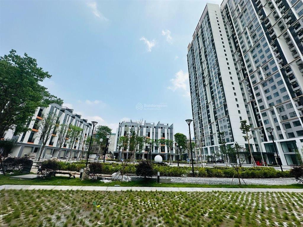 Hoàng thành pearl 3pn  110m2  10.8 tỷ, nhà đẹp, giá tốt view thoáng 0976,044.926