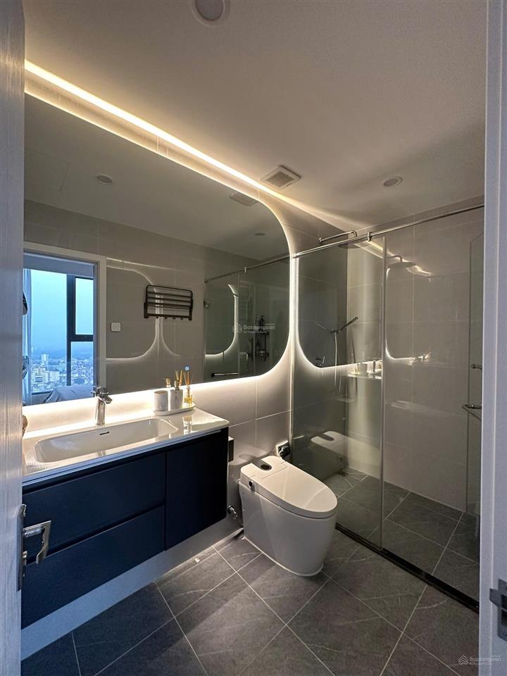 Giá thật 100%! bán căn 2n2wc vinhomes west point, dt 67,5m2 sẵn sổ, full nội thất, giá 8tỷ, có slot