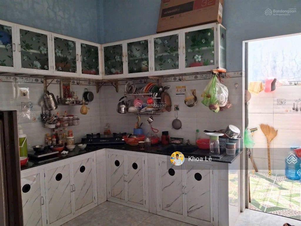 Bán nhà gần coopmart trảng bàng giá rẻ chỉ 680 tr. dt 166m2, sổ hồng riêng, kdc đông