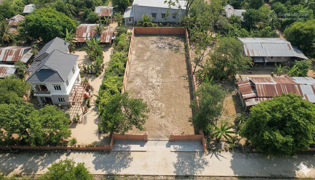 Chính chủ tôi cần bán gấp 1 lô đất tân phú trung 175m2 giá 12tr/m2 mong gặp dc khách thiện trí