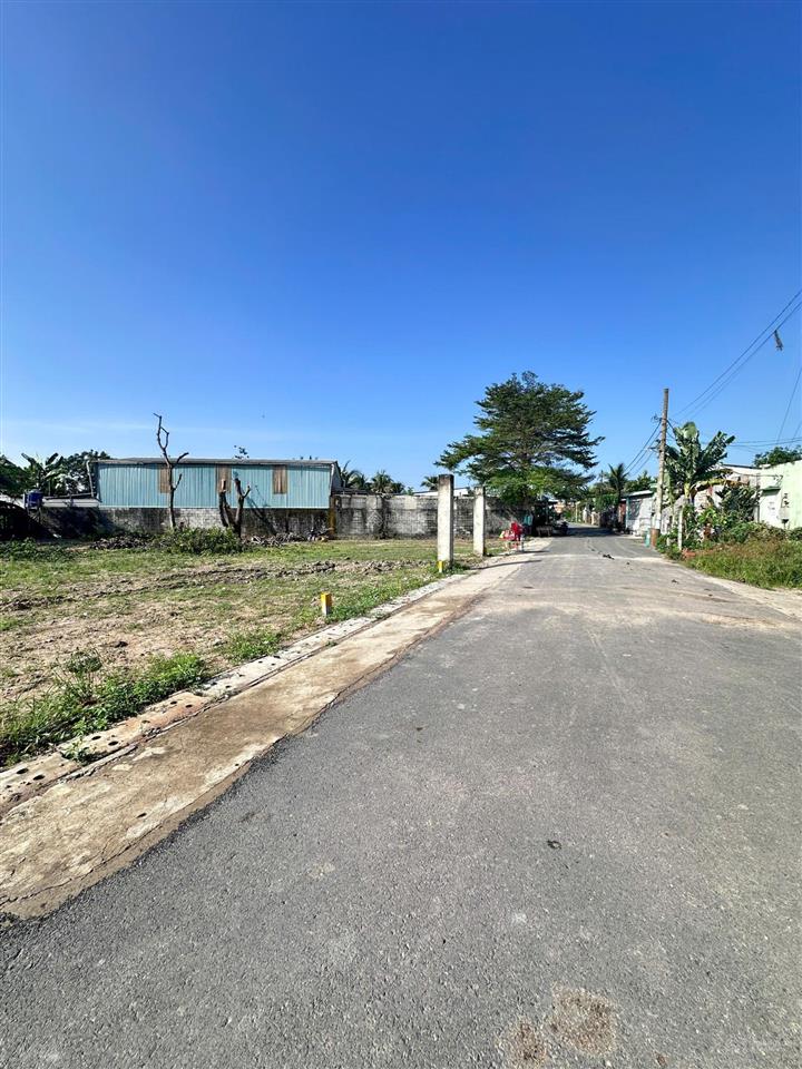 Chính chủ tôi cần bán gấp 1 lô đất tân phú trung 175m2 giá 12tr/m2 mong gặp dc khách thiện trí