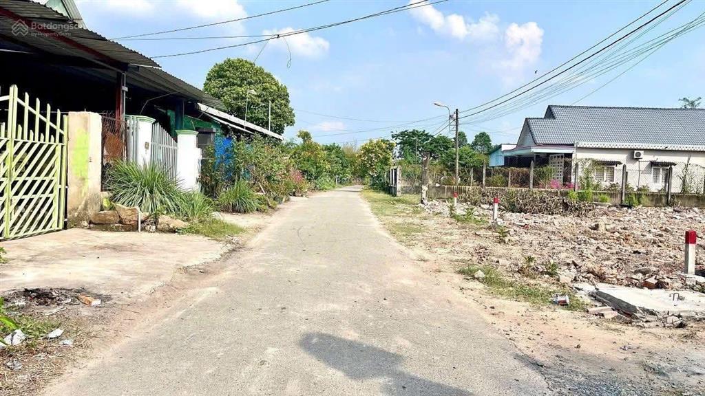 Gia đình tôi cần bán gấp mảnh vườn 1055m2(có sẵn 300m2 tc) mong gặp được khách thiện trí