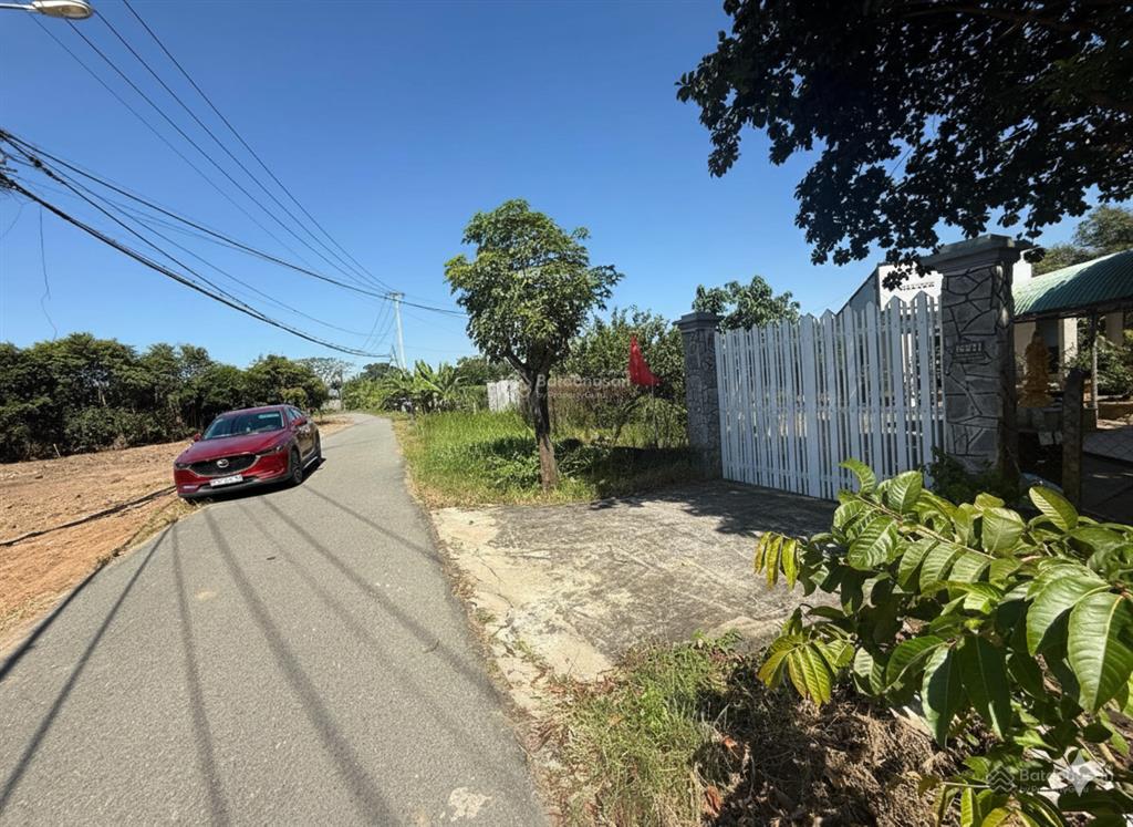 Gia đình tôi cần bán gấp mảnh vườn 1055m2(có sẵn 300m2 tc) mong gặp được khách thiện trí