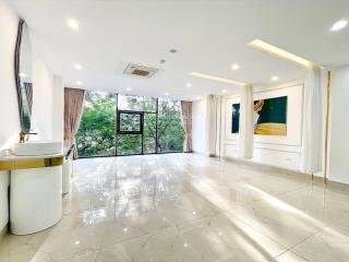 Cho thuê văn phòng tại phố nguyên hồng sàn 75m2 view cực đẹp giá siêu rẻ