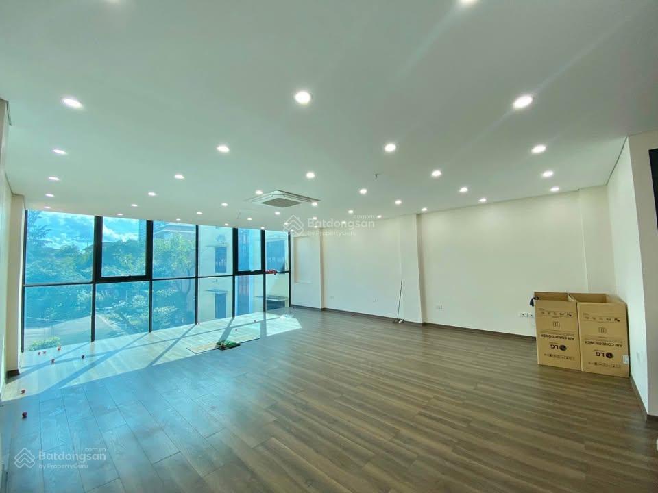 Cho thuê văn phòng tại đường giang văn minh 65m2 cực thoáng view đẹp giá rẻ cực sốc
